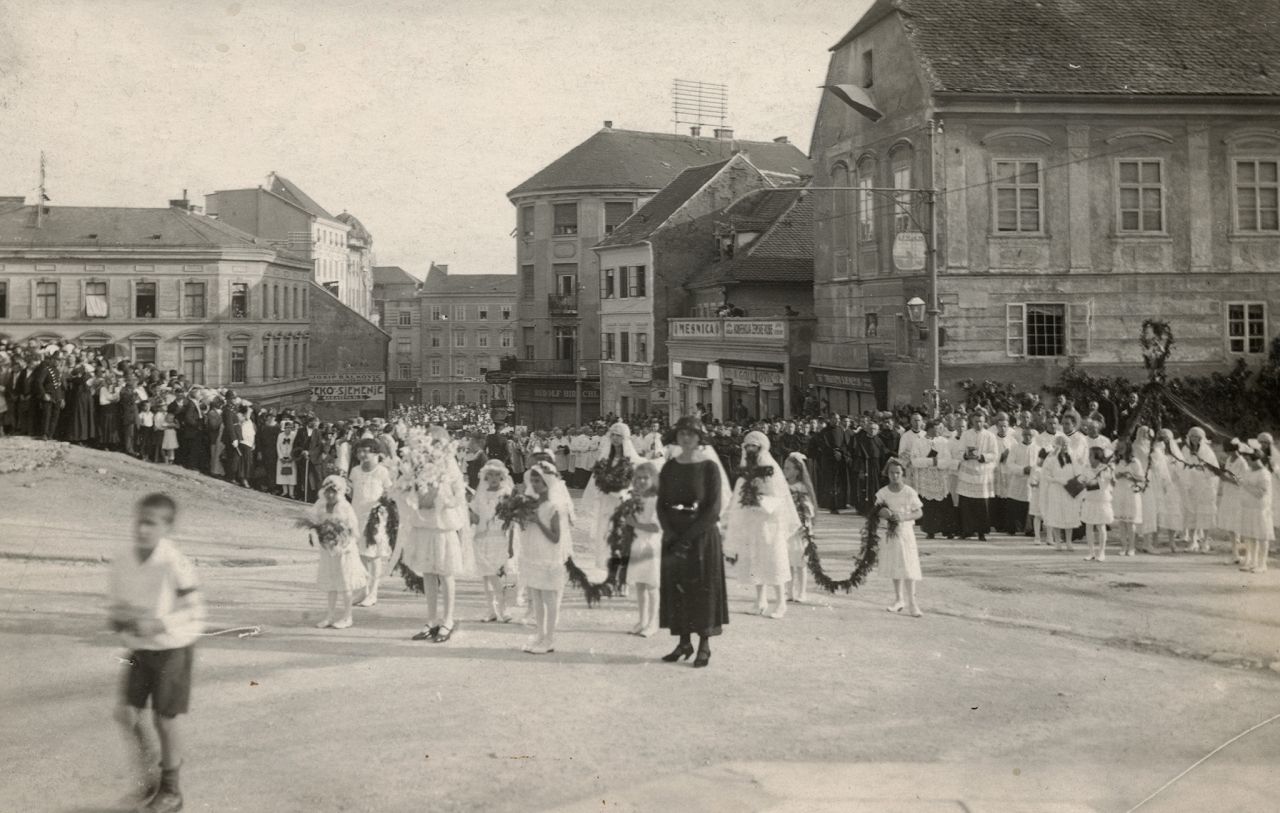 Bakačeva ulica - Kaptol, procesija oko 1925.-1930. godine